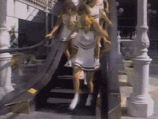 Zeker voor deze cheerleaders in 1987 was het heel normaal om regelmatig op hun billen kregen.