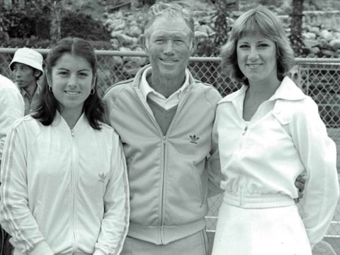 Vader Bill Smith met zijn dochters Jeanne en Chris Evert. De beide meiden hebben heel wat keren van hun vader billenkoek op hun blote billen gekregen.