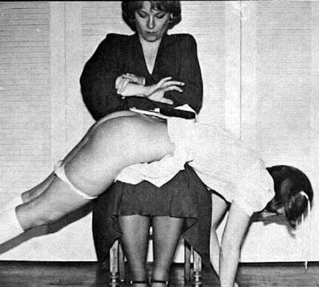 Volleybal coach en moeder van drie dochters Kate is ervan overtuigd is dat wat in het verleden werkte, nu ook nog goed werkt. Ze wil zich zo goed mogelijk houden aan het voorbeeld dat haar eigen moeder stelde.