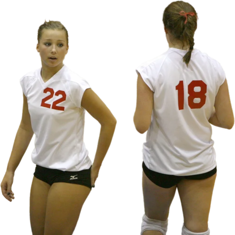 Twee volleybalspeelsters, de ene kijkt een beetje verdrietig en heeft haar linkerhand op haar linkerbil, de andere loopt van de camera weg.