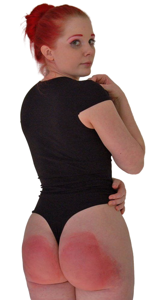 Een meisje met rode billen kijkt over haar schouder, moe maar tevreden.